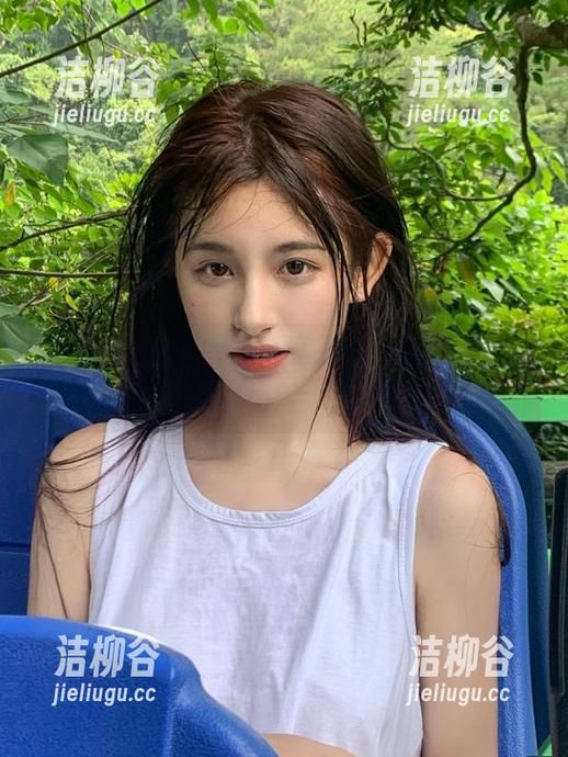 微密圈 - 徐珺大哥再度来袭，私拍图包中的性感才是绝对必杀技！.txt