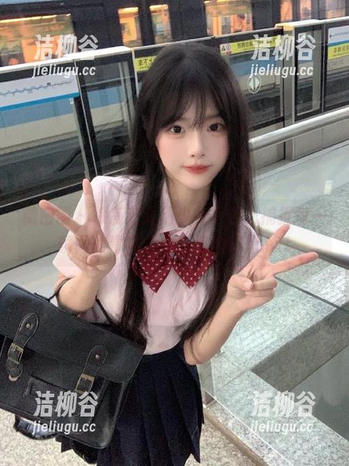 微密圈 - 徐莉芝高清少女写真，捕捉每一瞬间的青春活力与浪漫幻想.txt