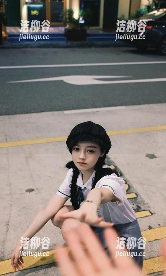 想要个公主抱 让你心动的私房照片,想要个公主抱的毛衣作品令人陶醉!.txt