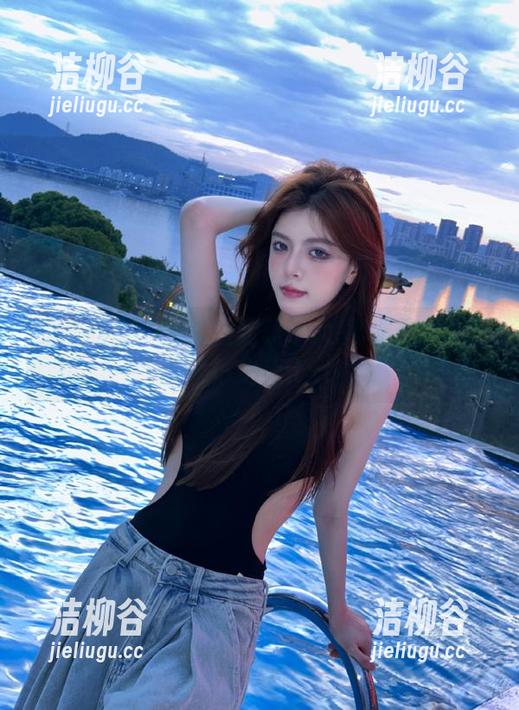 原图欣赏：领略抱走莫子大凤写真作品的奇妙之旅.txt
