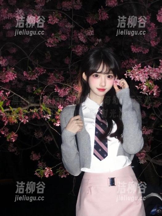 推女神 - 宛恩miyu的圣诞奇幻：无圣光美图描绘冬日的温馨时光.txt