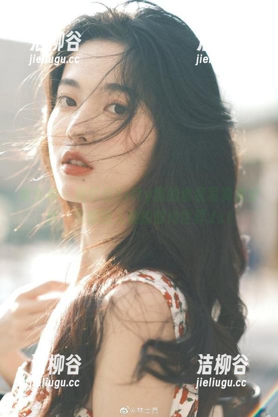 推女神 - 施忆佳Kitty酱的套装写真集分享，带你进入她的时尚世界.txt