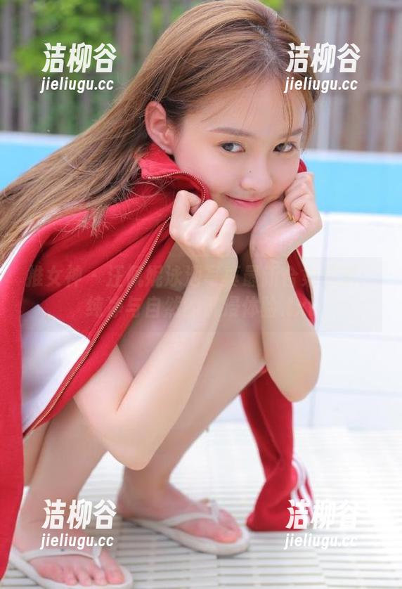 推女神 - 汪佩妮泳池写真最新合集更新：纯净与自然的沉浸体验.txt