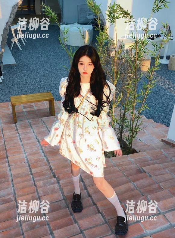 星颜社 - 何晨曦的写真精选：打造出精彩剧情的背后，是怎样的情感表达？.txt