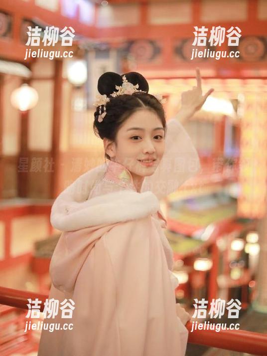 星颜社 - 清妙的牛仔裤写真图包，带你领略时尚与个性的交融.txt
