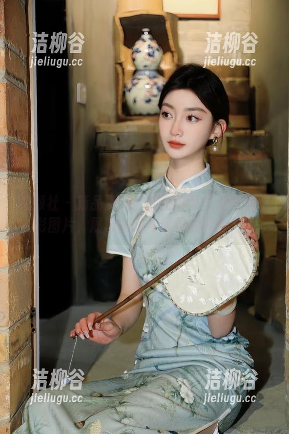 星颜社 - 新品更新：焦糖可可长腿写真精彩图片，展现时尚与优雅的融合.txt