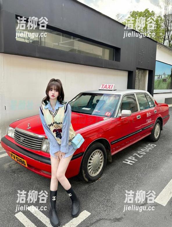 星颜社 - 韩雨馨JK梦幻在线图集，细腻展现青春女孩的多样风貌.txt