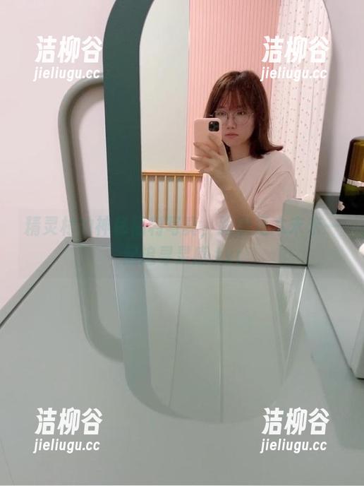 是本末末 精灵村的神秘福利写真,跟随是本末末一起追寻灵感.txt