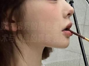 月下摄影 - 秀秀的黑色美图写真，探寻艺术与情感的真实表达！.txt