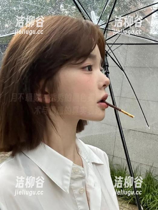 月下摄影 - 秀秀的黑色美图写真，探寻艺术与情感的真实表达！.txt