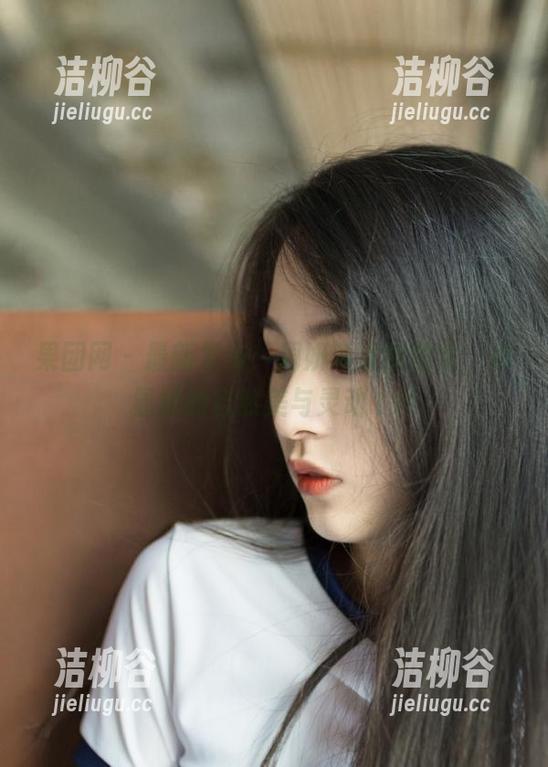 果团网 - 最新发布：周妍希清纯图包，尽显她的自然美与灵动.txt