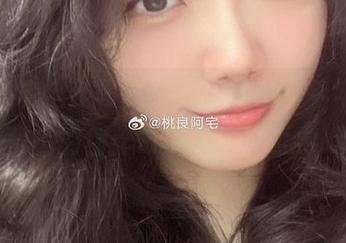 桃良阿宅全新写真更新，揭示“年年有鱼”背后的创作故事与生活哲学.txt