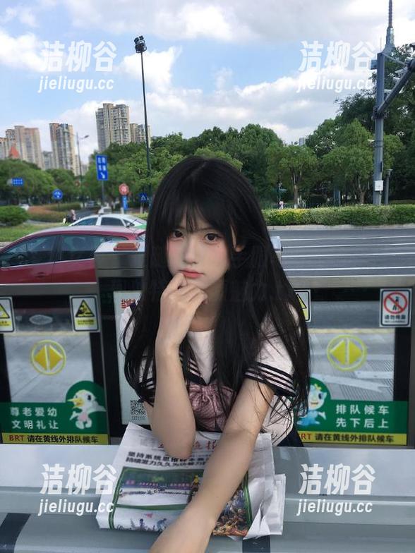 梦丝女神 - 跟随灵唯水手服写真之旅，发现独特的资源魅力.txt