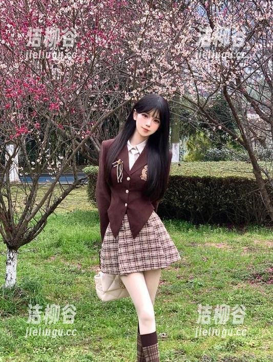 森萝财团 - 探索小樱水手服精选图库，让每一寸画面都散发出青春的气息！.txt