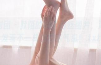 森萝财团 - 默陌的80D白丝图片，浑身散发着不一样的艺术气息！.txt