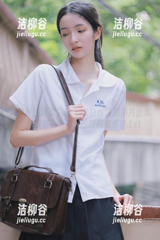 森萝财团精致呈现：JK白丝诱惑照片合集，捕捉每一个动人的瞬间和笑容.txt