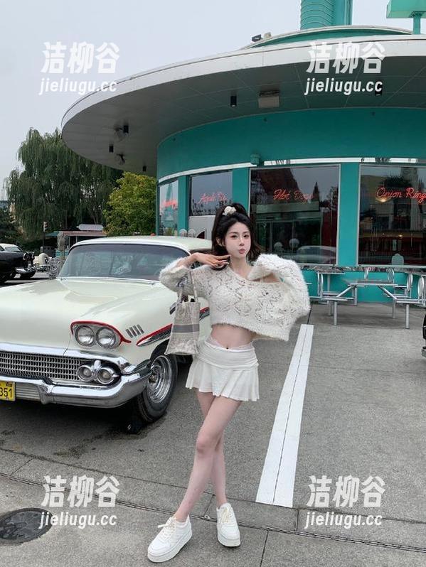 模范学院 - 快来观看最新Cheryl青树丝袜图包，感受时尚的热潮！.txt