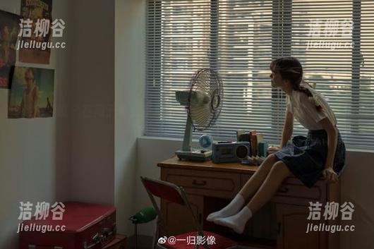 模范学院 - 在周于希女友写真中，我的每一张照片都是被她艳压的证明！.txt