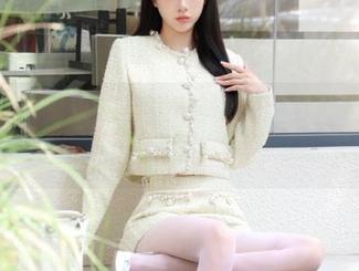 模范学院 - 果儿Victoria私拍图集：在瑜伽中感受生活的每一个瞬间.txt