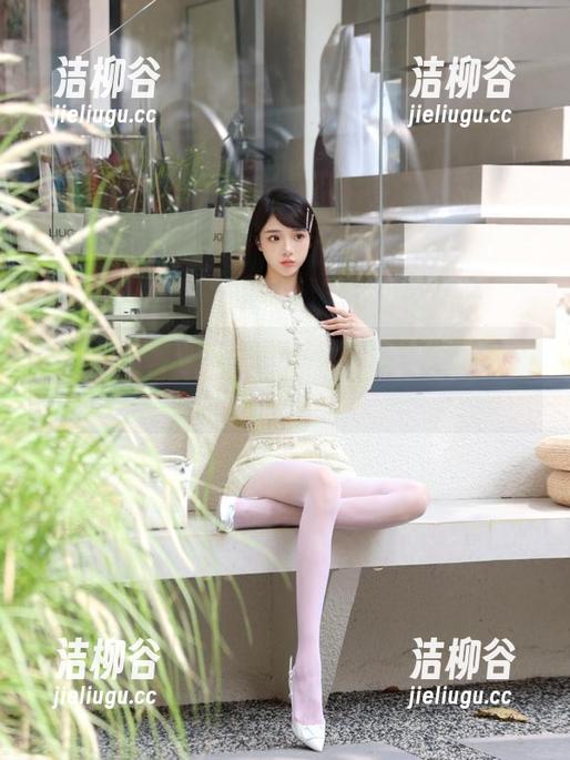 模范学院 - 果儿Victoria私拍图集：在瑜伽中感受生活的每一个瞬间.txt