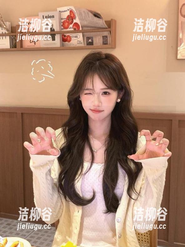 模范学院 - 柳侑绮Sevenbaby浴缸美图合集：在水雾中绽放的唯美瞬间.txt