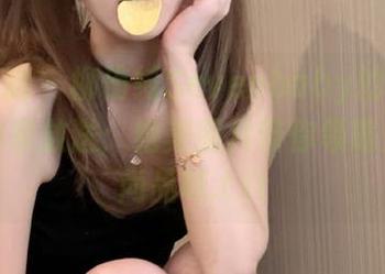 模范学院 - 柳侑绮Sevenbaby的连衣裙原图独家放送：绝美图片带你领略她的时尚品味.txt