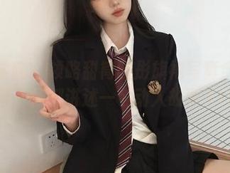 模范学院 - 领略甜筒晓彤旗袍写真全集：每一帧都讲述一个动人故事.txt