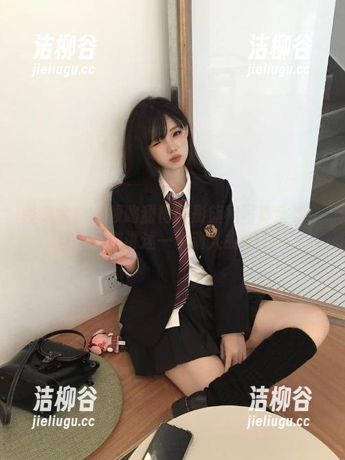 模范学院 - 领略甜筒晓彤旗袍写真全集：每一帧都讲述一个动人故事.txt