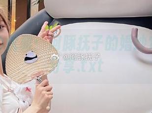 自嘲中的优雅：河豚抚子的婚纱定制图片分享.txt