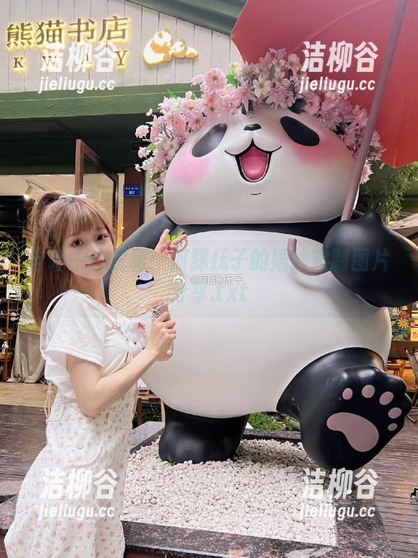 自嘲中的优雅：河豚抚子的婚纱定制图片分享.txt