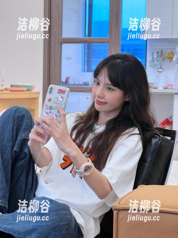 微密圈 - 火龙果羊夏日图包精选：清幽自然中的灵动瞬间，感受夏日气息.txt