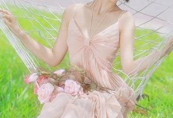 爱美足 - “虫子”最新厨娘系列美图，调皮与优雅的完美融合让你心动.txt