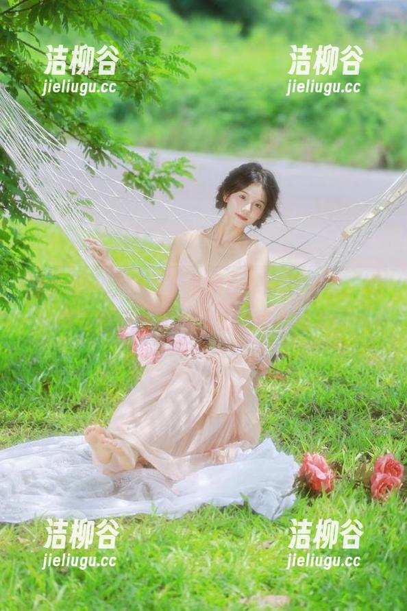 爱美足 - “虫子”最新厨娘系列美图，调皮与优雅的完美融合让你心动.txt
