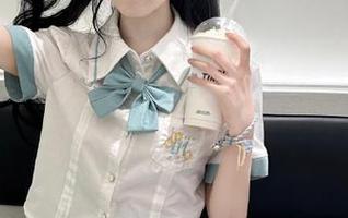 爱蜜社 - 小丽莎萌萌哒毛衣作品大揭秘：精选原图与最美写真合集一网打尽.txt
