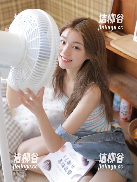 爱蜜社 - 福利时刻！小热巴带来温暖与性感的肉丝写真作品.txt