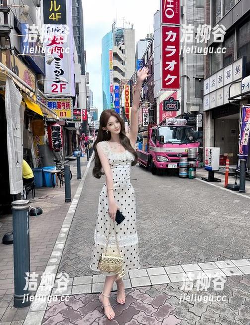 爱蜜社 - 梦心玥吊带高清写真集，免费下载，带你领略她的迷人风采.txt