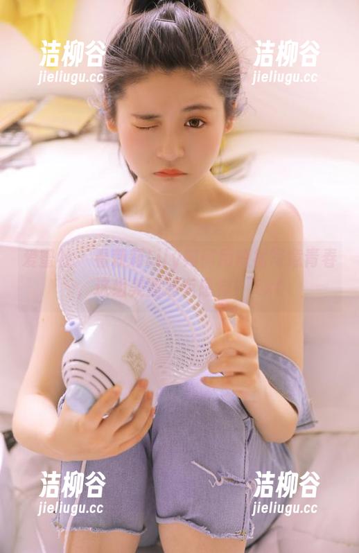 爱蜜社 - 看莉莉Lily如何用短裙写意青春，这组美图超有感觉！.txt