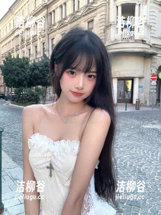 爱蜜社 - 福利礼包来啦！谢芷馨Sindy牛仔裤图包，打造夏日街头穿搭新风尚.txt
