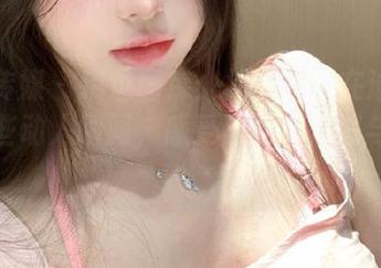 物恋传媒 - 精选图库：探秘佳琪在泳池边的那些动人瞬间，感受夏日的清凉与美丽。.txt