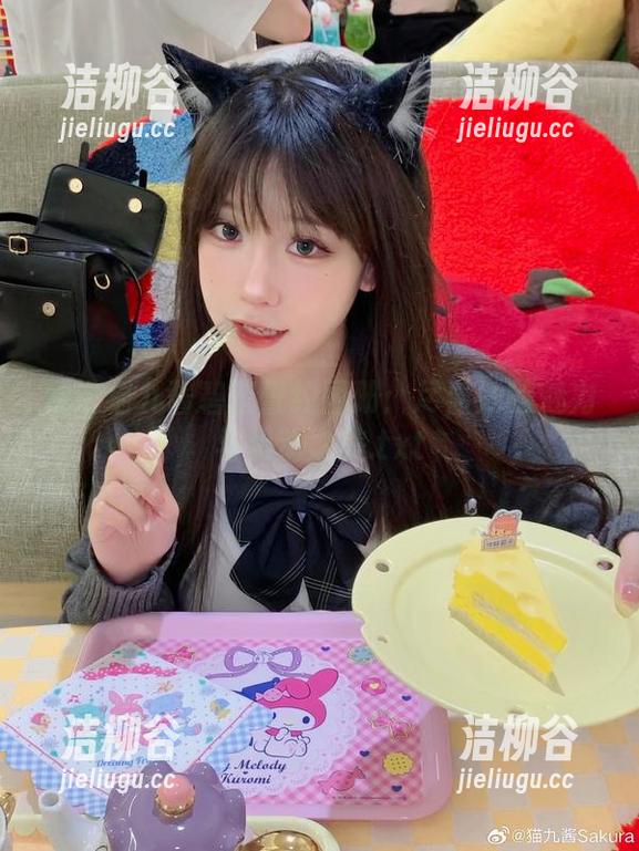 猫九酱 精选猫九酱碧蓝誓约图册:尽显她的魅力与灵动之美.txt