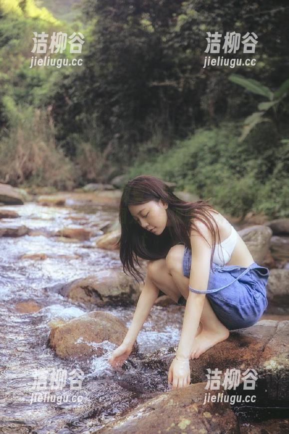 微密圈 - 舒适与甜蜜：玫桃泡芙倾情演绎铃铛猫，高清美图为你呈现唯美瞬间！.txt