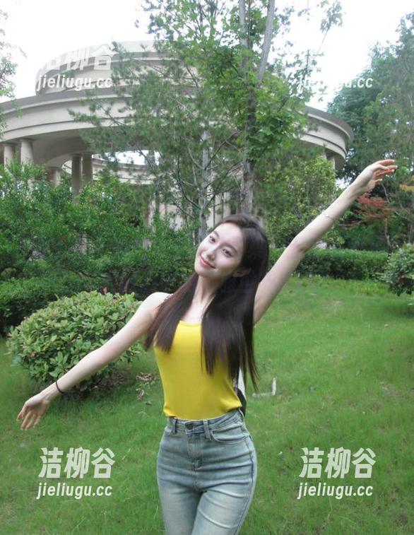 微密圈 - 瑜瑾u连衣裙图集，无圣光映衬出她心中的优雅世界.txt