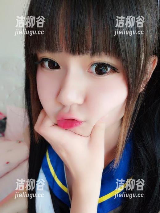 甜予摄影 - 探索思思的水手服私房图包：清新可爱的造型尽在其中，快来下载吧！.txt