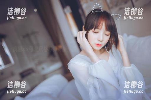 疯猫ss可爱风格写真更新：感受她的无限魅力与创意！.txt