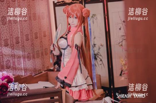 白神泱 白神泱最新双人写真图包,展现爱的美好与不凡的情感.txt