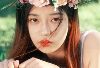 白露Bululu和她的JKCOS：这组套图简直是致敬青春的绝美之作！.txt