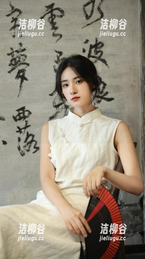 微密圈 - 网盘第一时间更新：白龙猫女的肉丝秀禾服精彩写真作品.txt