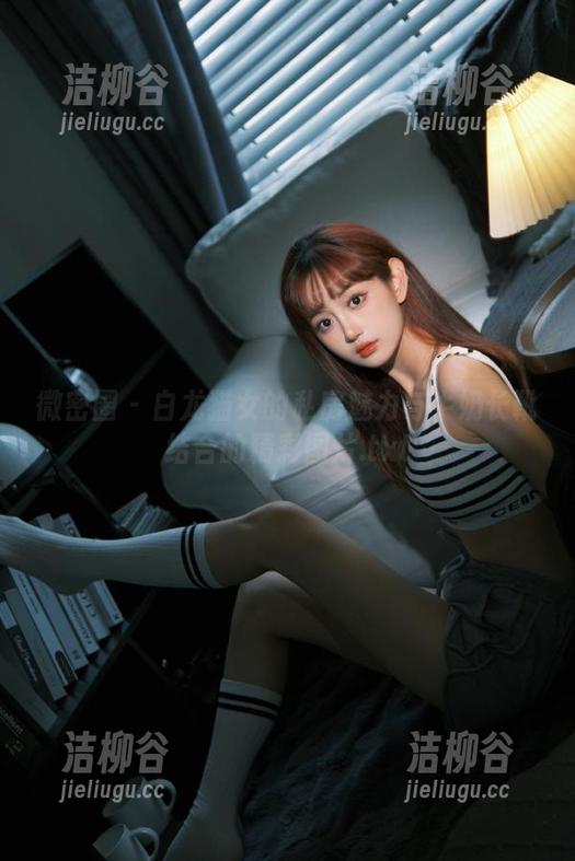 微密圈 - 白龙猫女的私房魅力与牛奶长靴结合的精彩图片.txt