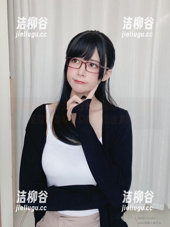 精选眼酱大魔王w白色无袖图包，若隐若现的魅力与梦幻感作品合集.txt