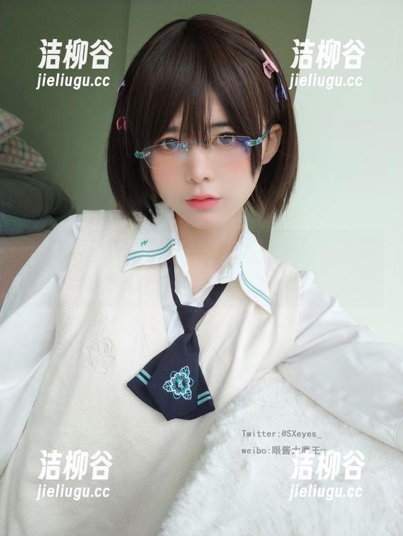 眼酱大魔王w职业装系列套图更新，展现优雅与职业气质的完美结合！.txt